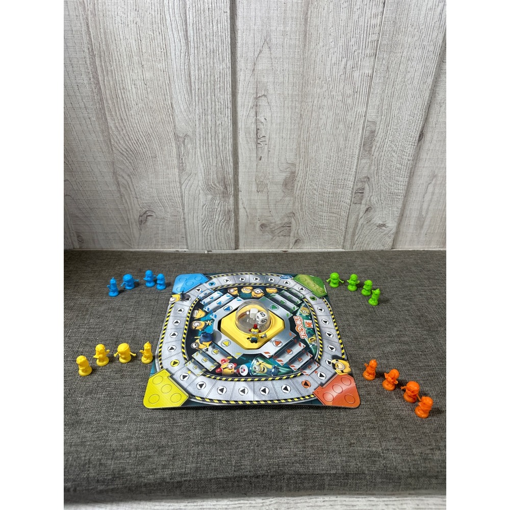 Hasbro Trouble Game Despicable Me Minions Edition Board Game with Pop-O-Matic
